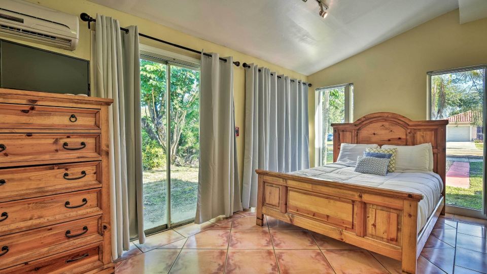 Quaint Central Miami Bungalow 10 Mi to Mid-Beach!