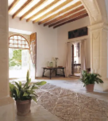 Oliver Moragues Grandhouse & Vineyard