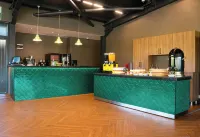 ไอวี่ โรงแรม สปา - พร้อมอาหารเช้า