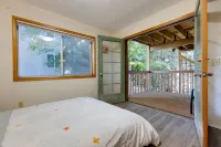 Oregon Jade Lodging- Spacious 2 Bedrooms, Ev Charger, Quite by Stream