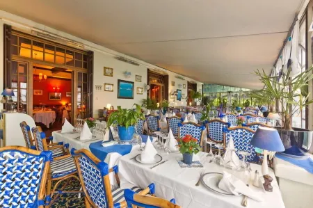 Les Cygnes Отели рядом с достопримечательностью «Buvette et Source Cachat»