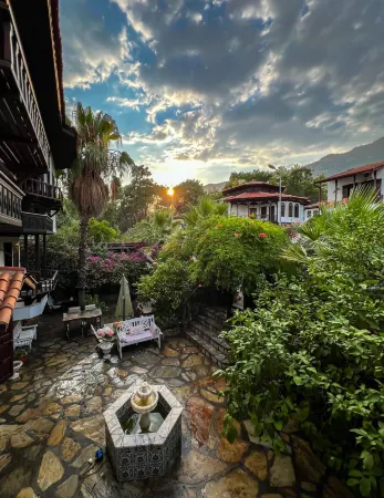 Liya Boutique Hotel & Suites