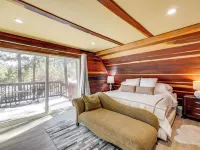 Wraparound Deck & Grill: Wrightwood Cabin Near PCT Hotels in Wrightwood