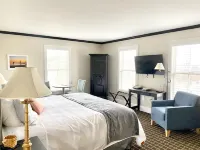 Harbor House Inn - balcony