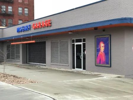 Symphony Hotel & Restaurant