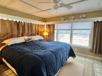 Mary's Lakeview - Limit 10 4 Bedroom Home by Redawning Hotels in Sebago