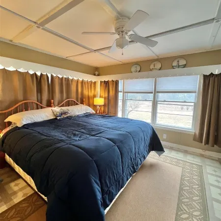 Mary's Lakeview - Limit 10 4 Bedroom Home by Redawning