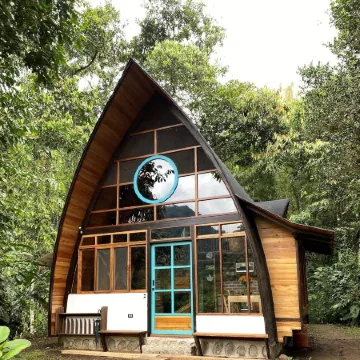 Sacha Urco Lodge -Private Cloud Forest Reserve in Mindo-4X4 Recommended March-April