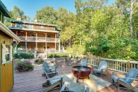 Family Getaway: Georgia Cabin w/ Outdoor Hot Tub - Homestays