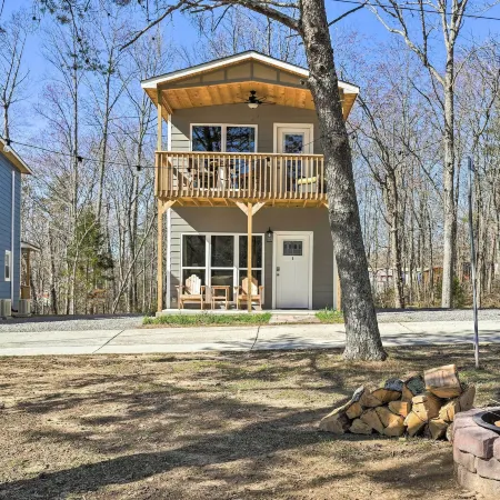 Lakefront Trenton Cabin ~ 10 Mi to Drive-in!