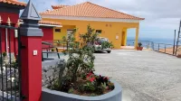 Beautiful Villa Apartment Hotels in Canhas