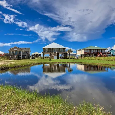 Bayfront Dauphin Island Home w/ Beach Access!