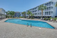 Walk to Ocean: Myrtle Beach Condo w/ Screened Deck - 3 Sao
