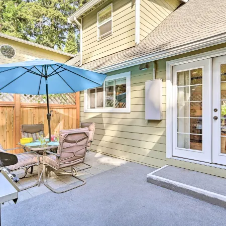 Family-Friendly Kirkland Home ~ 1 Mi to Downtown