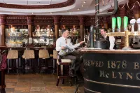 Four Seasons Hotel & Leisure Club - Bares