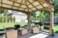 7 Mi to Vancouver Waterfront: Sleek Home w/ Yard! - 4-Star