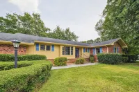 6 Mi to Beach: Myrtle Beach Escape w/ Sunroom! - Homestays