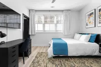 Upscale 3-Story Townhome Near Airport, Downtown Atlanta & Studios