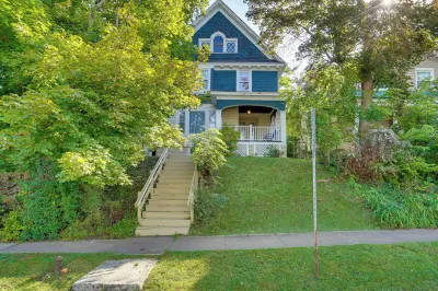 Walk to Syracuse Campus: Family-Friendly Home!