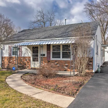 8 Mi to Lake Eerie & Dtwn Toledo! Peaceful Cottage
