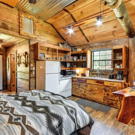 Quaint Abbeville Cabin Studio w/ Gas Grill!
