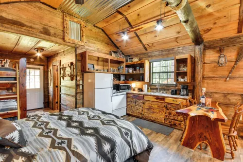 Quaint Abbeville Cabin Studio w/ Gas Grill! - Wifi