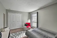 Updated Fayetville Townhome-Away-from-Home w/ Yard - balcony