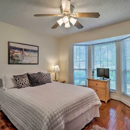 Amelia Island Vacation Home: 1 1/4 Mi to Beach!