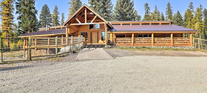 Stunning Montana Retreat: Hot Tub, on-Site Hiking! Hotels in Flathead County