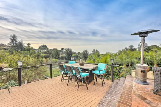 Chic Whittier Oasis Private Pool, Hot Tub and Grill