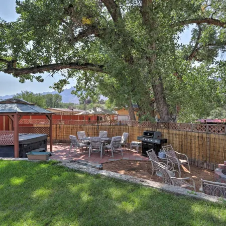 'Rustic Retreat' Moab Townhome w/ Grill & Fire Pit