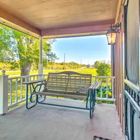 Beautifully Restored Farmhouse in Marshall!