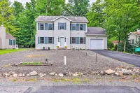 Jacuzzi & Resort Amenities: Tobyhanna Family Home! - Wifi