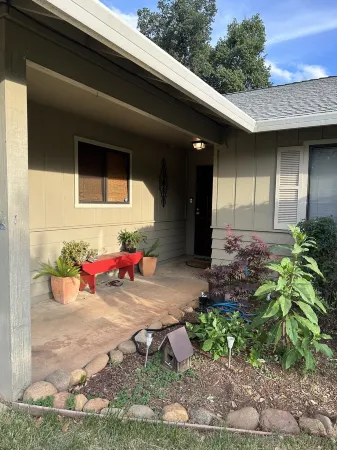 Cozy home in nice neighborhood next to largest park in Redding ! Pet friendly.
