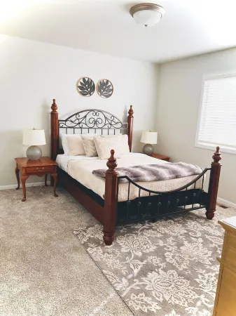 Charming 3-bedroom house with WiFi and AC in lovely Fargo