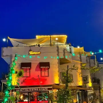 Rebetika Hotel & Bistro