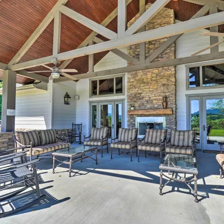 Cozy Townsend Condo, Resort-Style Amenities! Hotels in Townsend