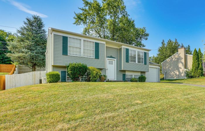 5 Mi to Downtown Harrisburg - Family Home!
