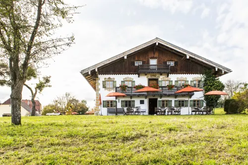 Gut Sonnenhausen GmbH&Co.KG Hotels in Aying