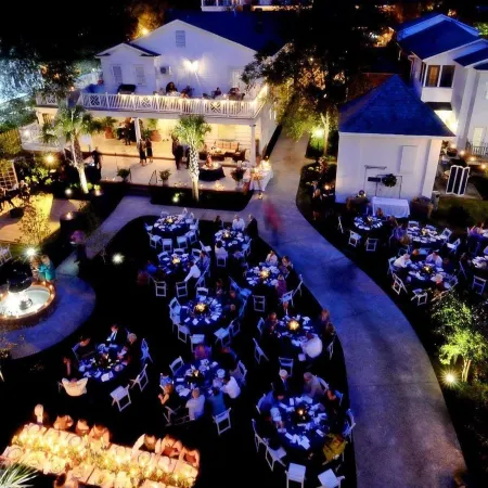 Carriage House Inn
