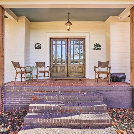 Spacious Home and Acreage, 16 Mi to Chattanooga