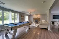 Pocono Home w/ Hot Tub & Fire Pits: 1 Mi to Lakes!
