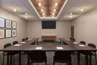 Holiday Inn Express & Suites Portland Airport