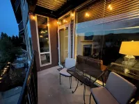 Deluxe View 2 Bedroom Chelan View Condo w/Extra Parking