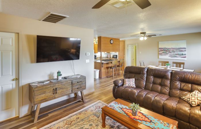 Dog-Friendly Bullhead City Home - Walk to Beach!