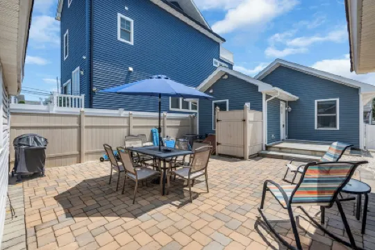 1 Block to Beach, Linens + Towels, BBQ, AC