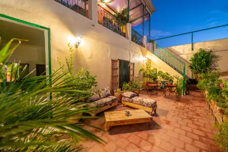 Riad Taj Salma Отели рядом с достопримечательностью «The Royal Palace of Fez»