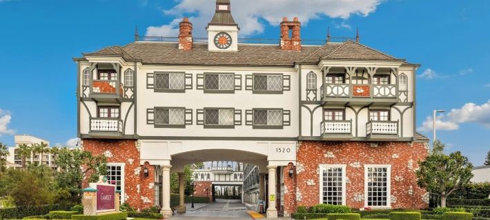 Anaheim Camelot Inn & Suites Ξενοδοχεία στην πόλη Άναχαϊμ