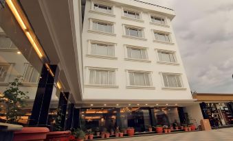 Comrade Inn