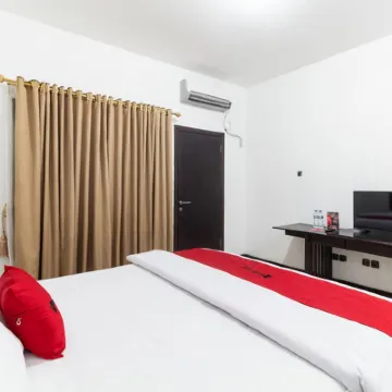 RedDoorz Near Bahu Mall Manado Hotels near Manado Resort